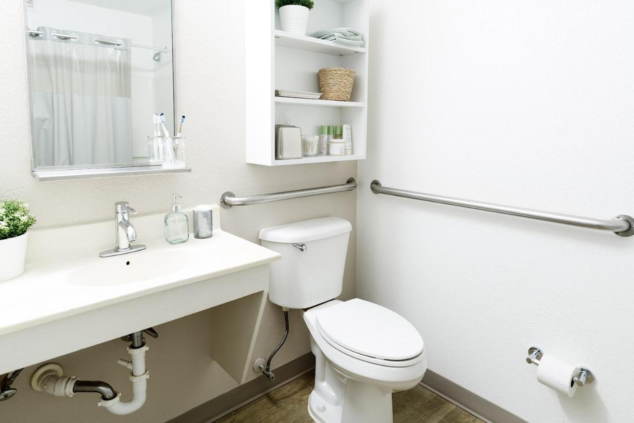 Intown Suites Extended Stay Tampa Fl Orient Park Экстерьер фото
